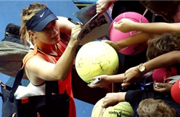 Sharapova lại gục ngã trước Serena